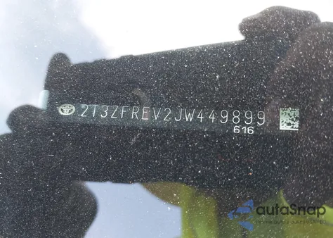 2018 Toyota Rav4 Le z USA, uszkodzony, nr VIN 2T3ZFREV2JW449899